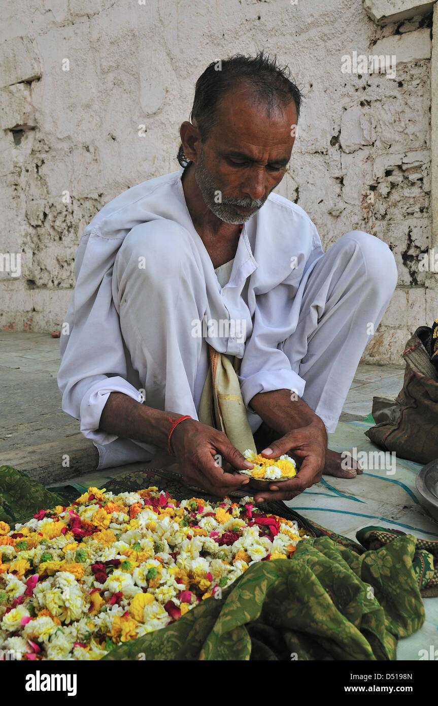 The man making flower wreath for worship Stock Photo - Alamy