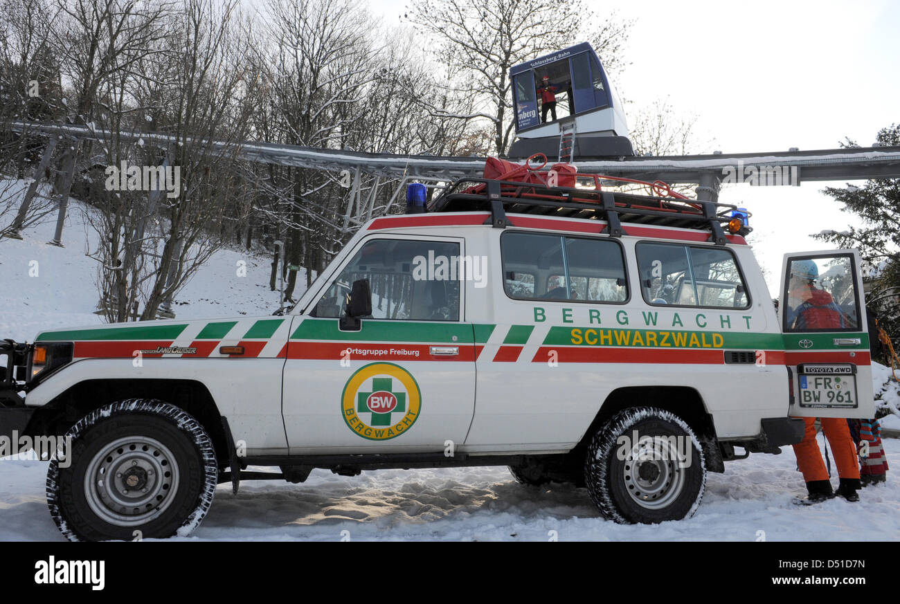 The German Bergwacht Mountain Rescue Rescues Two Swiss Women From Stock Photo Alamy