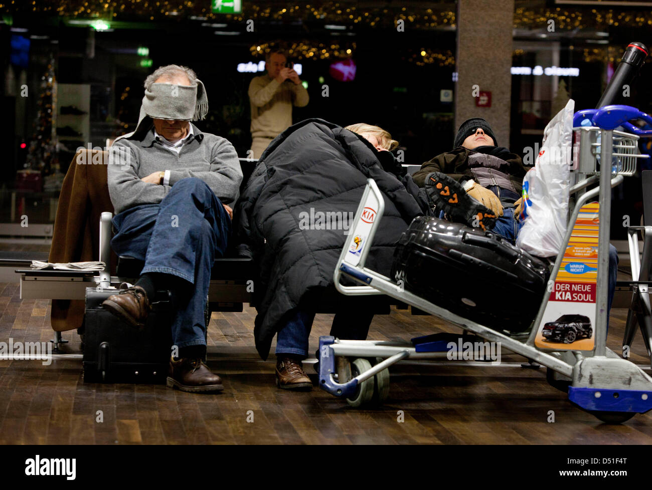 Passengers sleep airport in frankfurt hires stock photography and