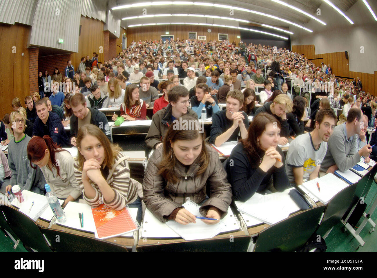 A file picture dated 25 October 2005 shows an overcrowded university ...