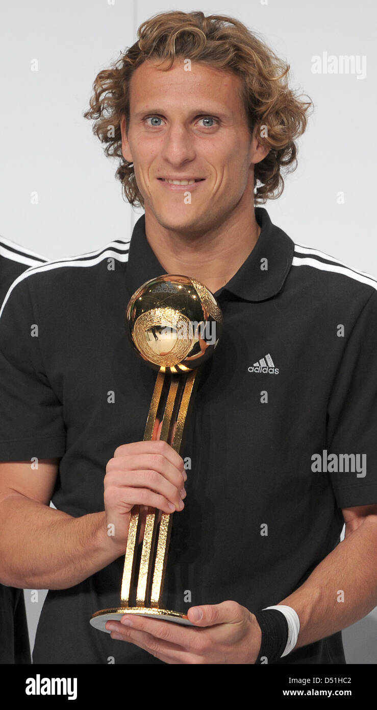 Uruguayan national soccer player Diego Forlan presents his trophy for 'best player of the FIFA World Cup' during the award ceremony of the best players of the FIFA World Cup 2010 at the company headquarters of adidas in Herzogenaurach, Germany, 14 December 2010. Diego Forlan was awarded best player, Iker Casillas best goalkeeper and Thomas Mueller best goal-scorer of the championsh Stock Photo