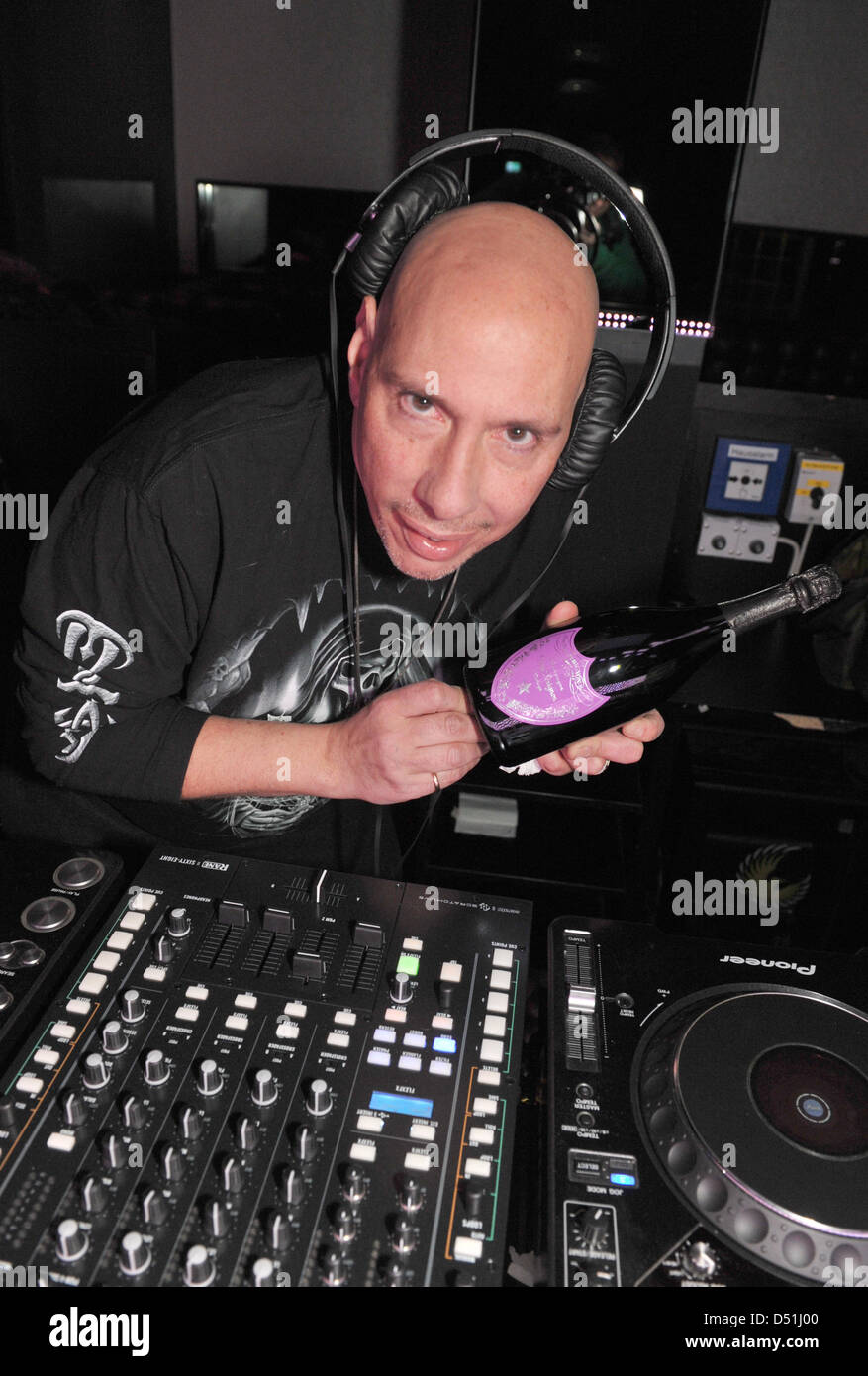 US DJ Nicky Siano poses in P1 nightclub in Munich, Germany, 16 December  2010. Siano was a resident at famous Studio 54. Photo: Felix Hoerhager  Stock Photo - Alamy