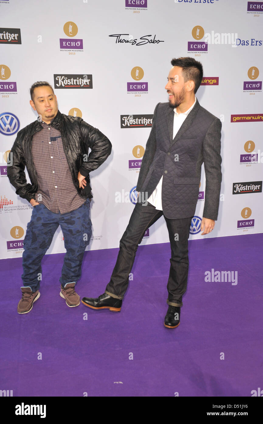 disconnected Constitute Structurally Mike shinoda and joe hahn from linkin park hi-res stock photography and  images - Alamy