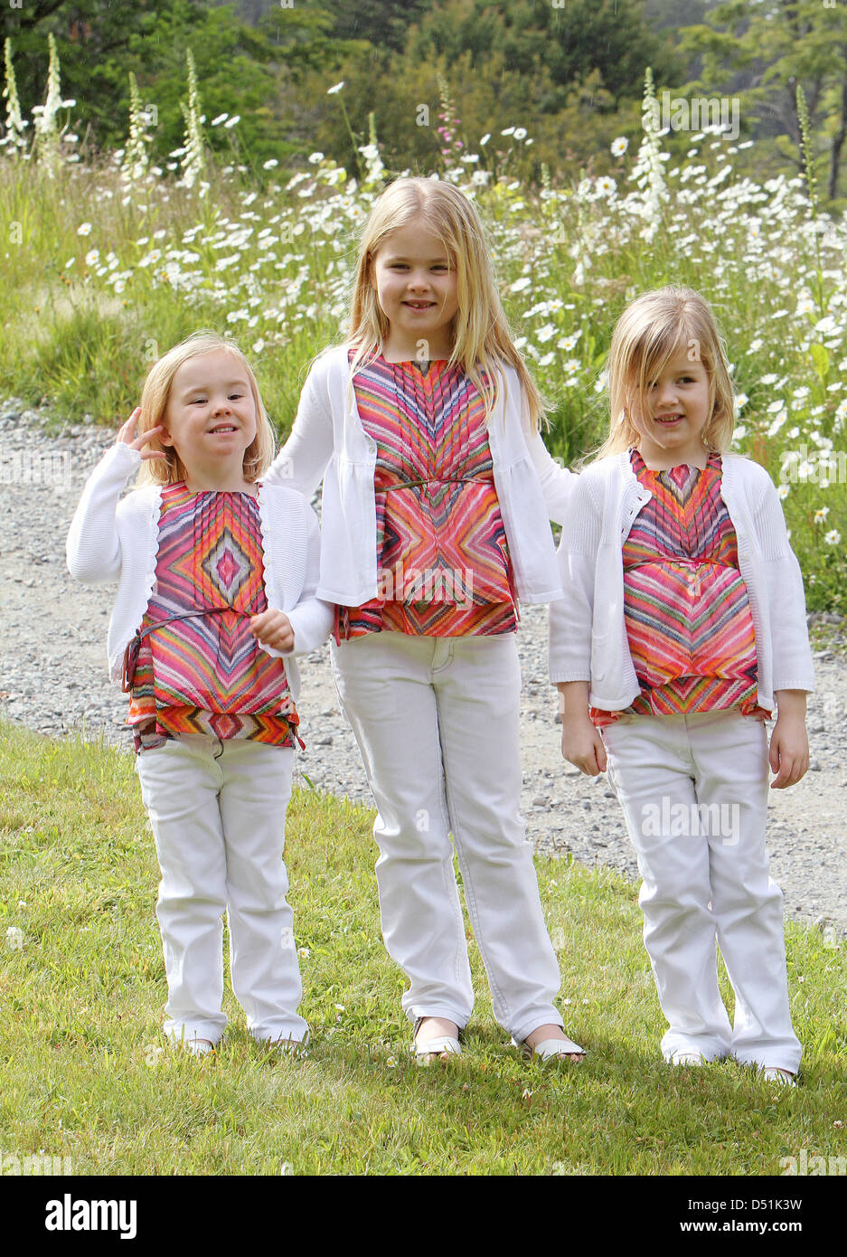 The daughters of Dutch Crown Prince Willem-Alexander and his wife Princess Maxima, (L-R) Ariane, Amalia and Alexia pose for the photographers near the Nahuel Huapi lake in the Patagonia, southern Argentina, 19 December 2010. The Dutch family is in Argentina for their Christmas holidays.  Photo: Patrick van Katwijk Stock Photo