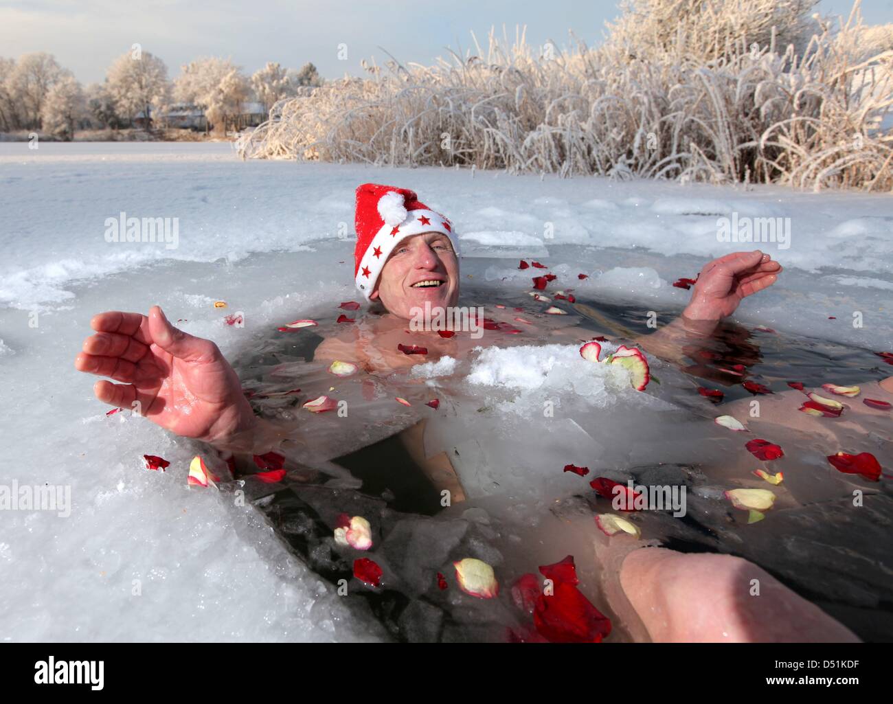 Extreme sportsman Helmut Kunde (67) bathes in icy water of a lake in Handewitt, Germany, 20 December 2010. At temperatures of minus six degrees Celsius Helmut Kunde spends eight to ten minutes a day in the icy water. Photo: Robert Seeberg Stock Photo