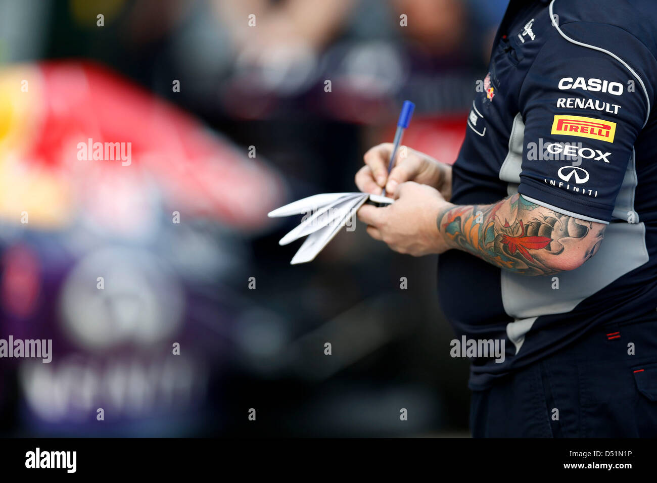 Motorsports: FIA Formula One World Championship 2013, Grand Prix of Malaysia,   mechanic, tattoo, notice, Notizen Stock Photo