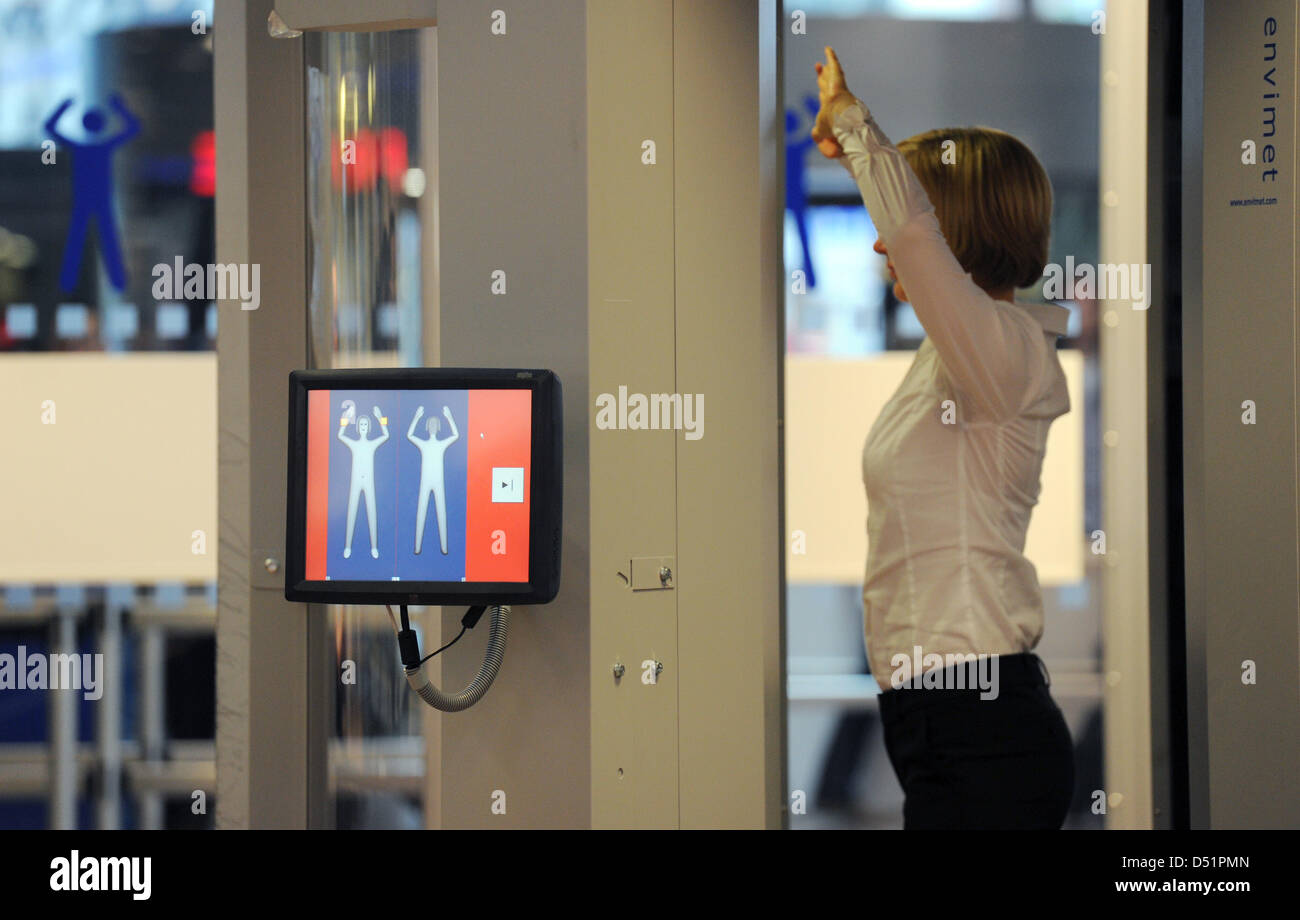 https://c8.alamy.com/comp/D51PMN/a-woman-walks-through-a-body-scanner-at-the-airport-in-hamburg-germany-D51PMN.jpg