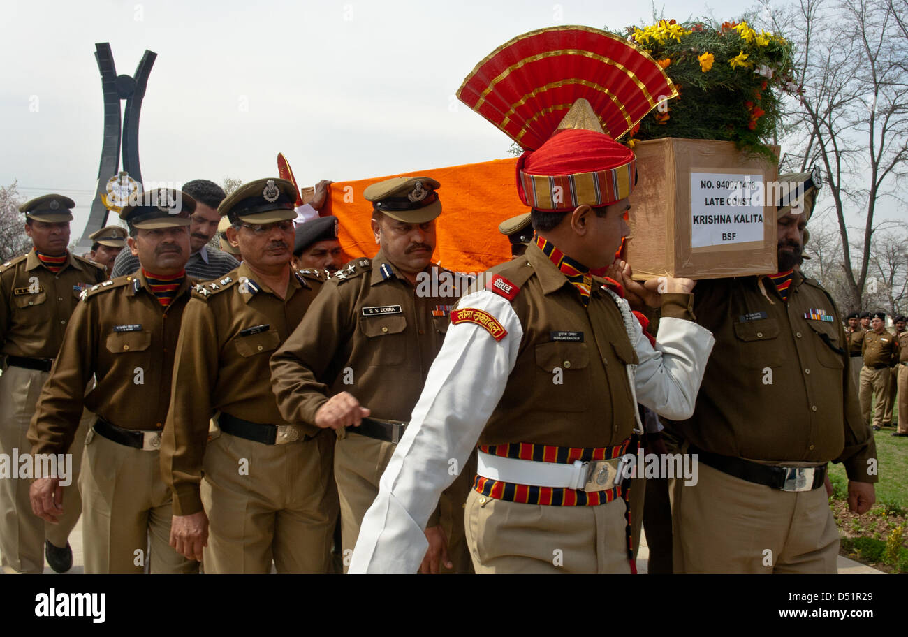 Srinagar, Indian Administered Kashmir, Saturday 22nd March 2013. Senior Indian Border Security Force officers carry the  coffin containing the body of their killed comrade after a during a wreath laying ceremony in Srinagar. Suspected rebels shot dead an Indian Border Security Force (BSF) soldier and wounded two others yesterday when they ambushed their vehicle on a highway. (Photo by Sofi Suhail / Alamy) Stock Photo