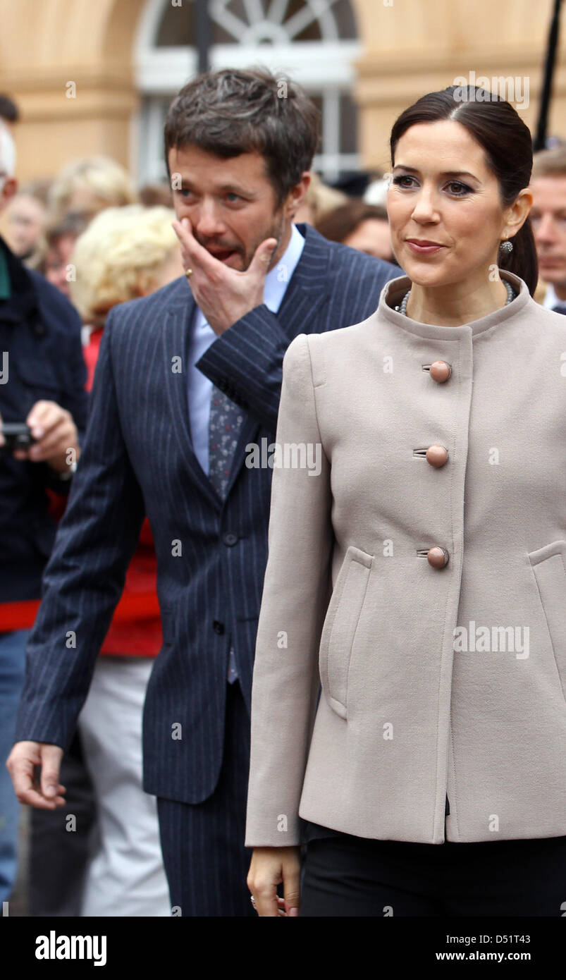 the-pregnant-danish-crown-princess-mary-and-crown-prince-frederik-D51T43.jpg
