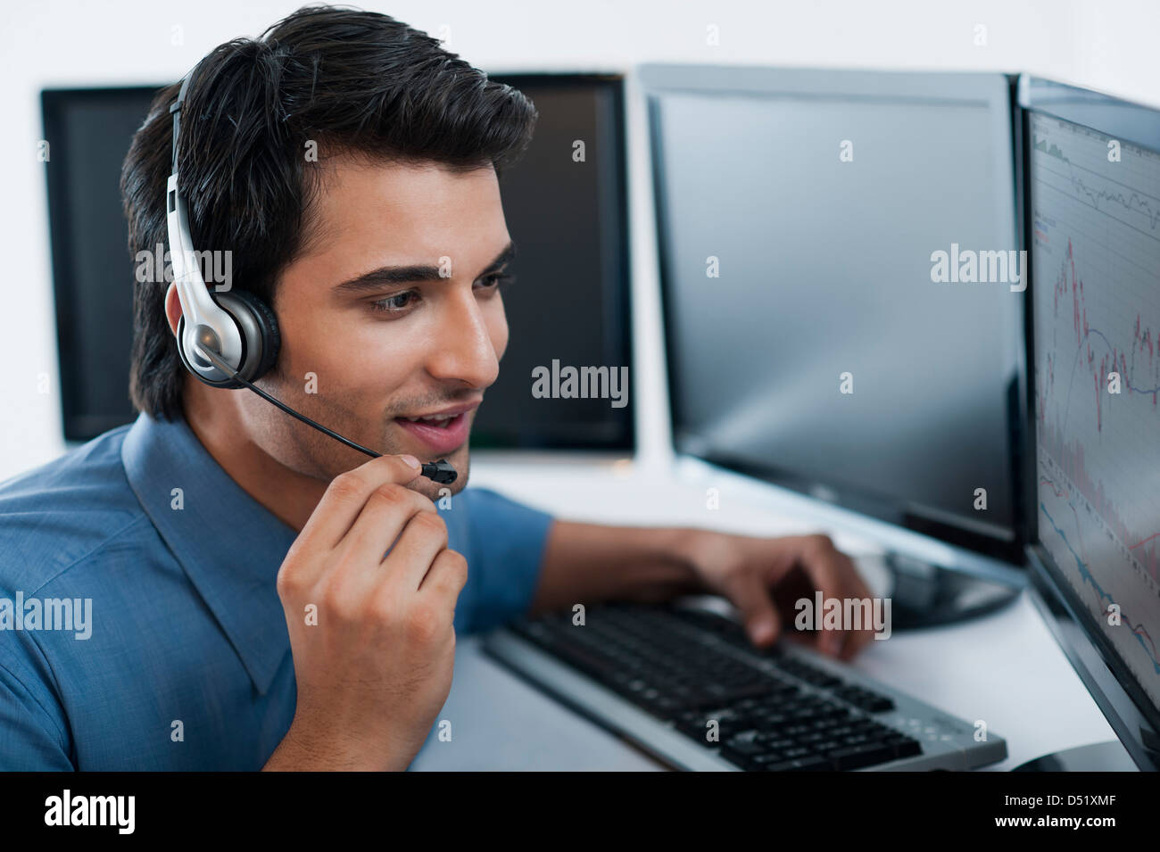 Indian call centre working hi-res stock photography and images - Alamy