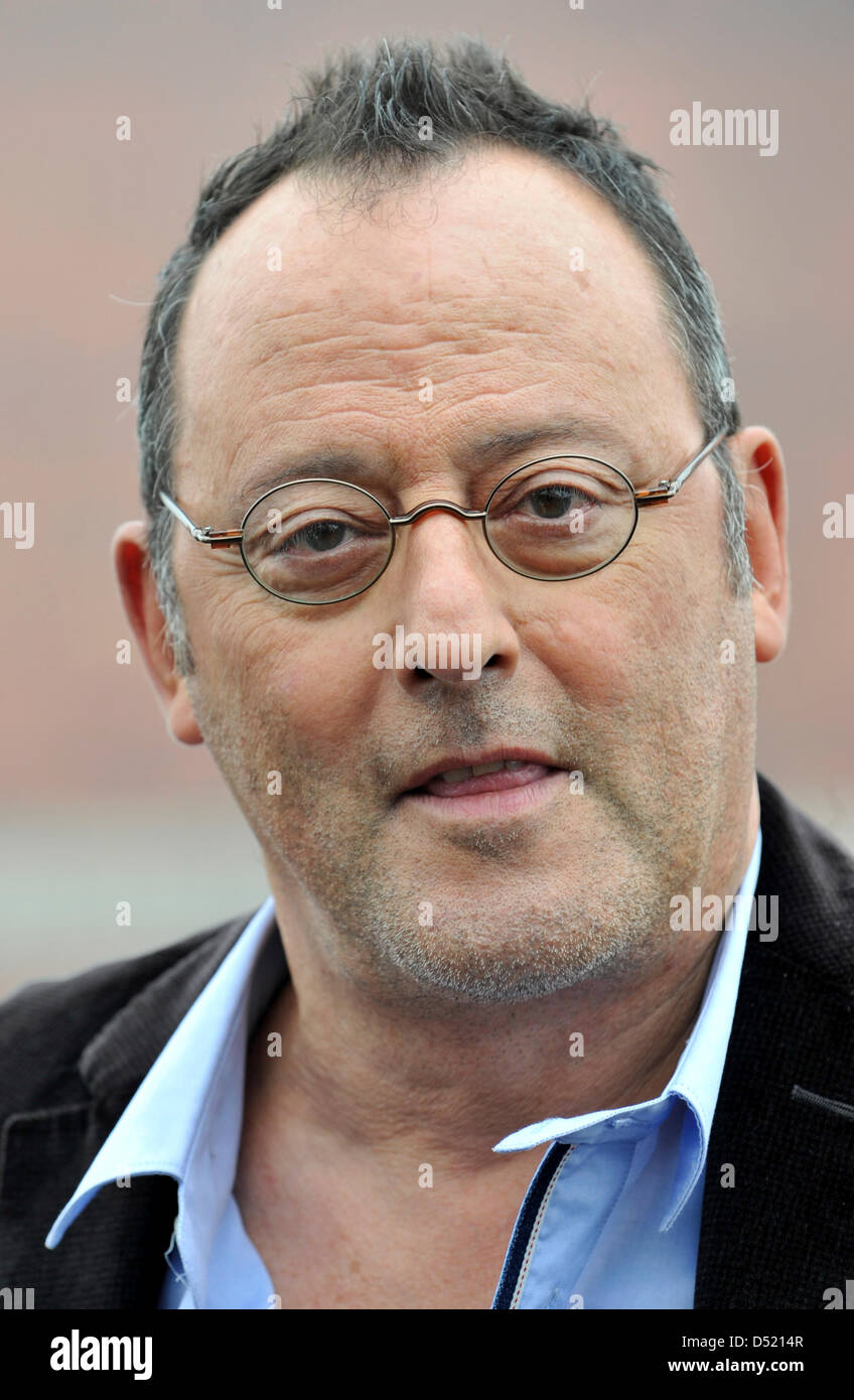 French actor Jean Reno pictued during a photo call on his film '22 Bullets' in Munich, Germany, 08 October 2010. The film is in German cinemas from 02 December. Photo: FRANK LEONHARDT Stock Photo