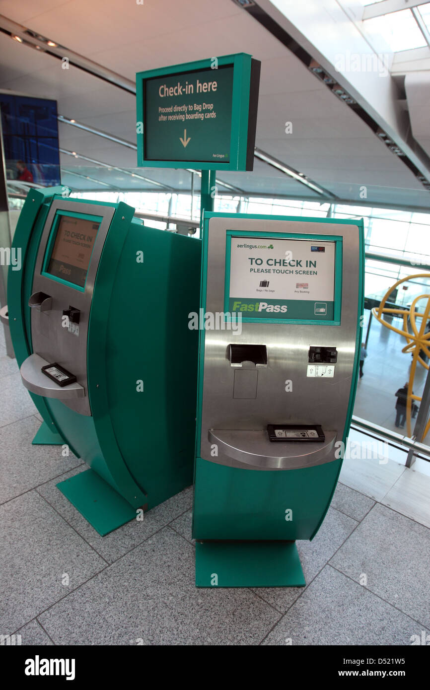 Aer Lingus check-in machines Terminal 2 Dublin Airport Stock Photo