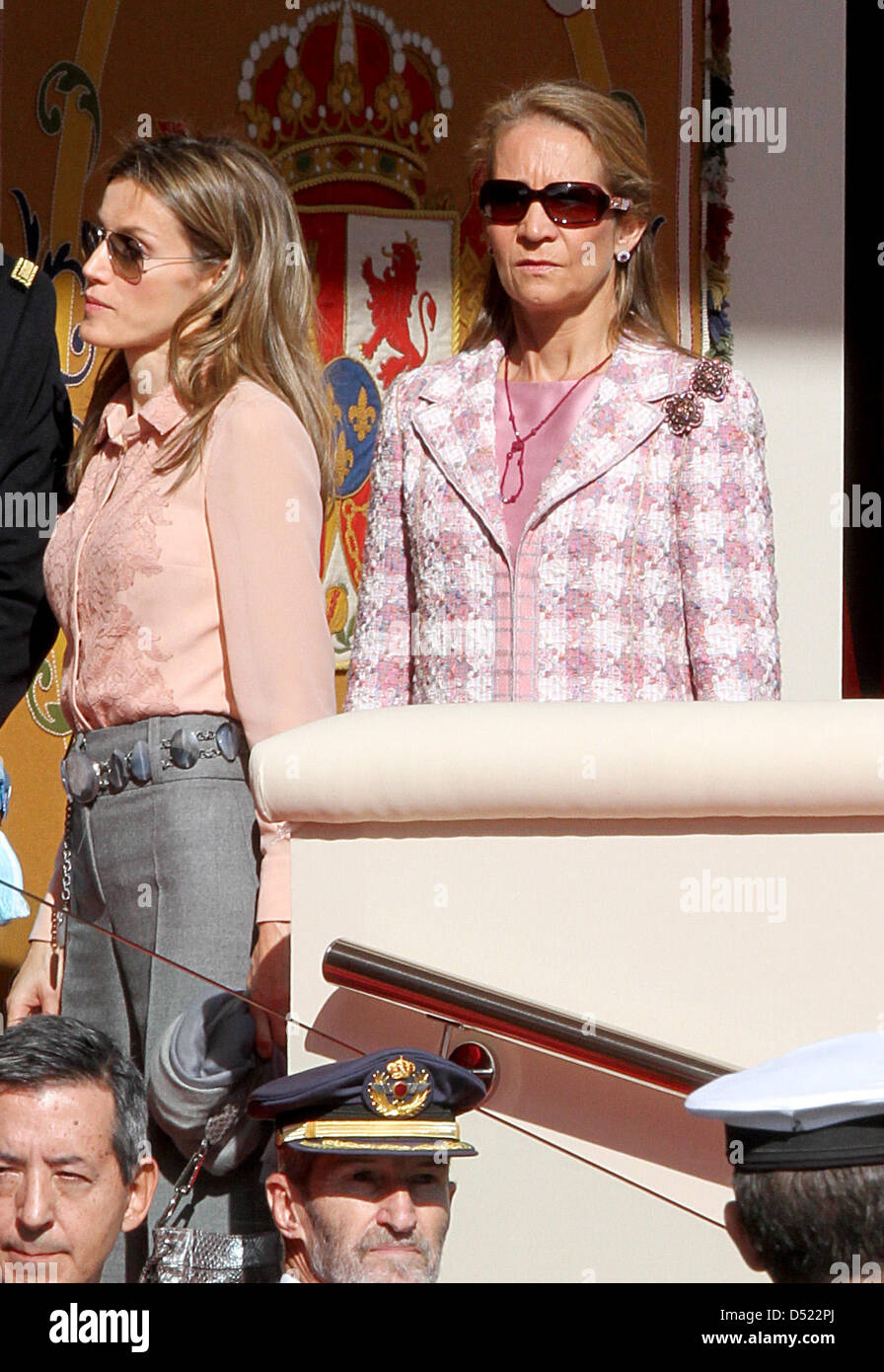 Princess Elena of Spain (R) and Princess Letizia of Spain (L) attend