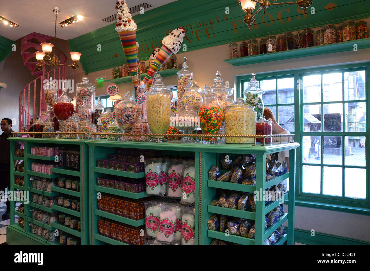 Inside honey dukes at the Wizarding World of Harry Potter Universal ...