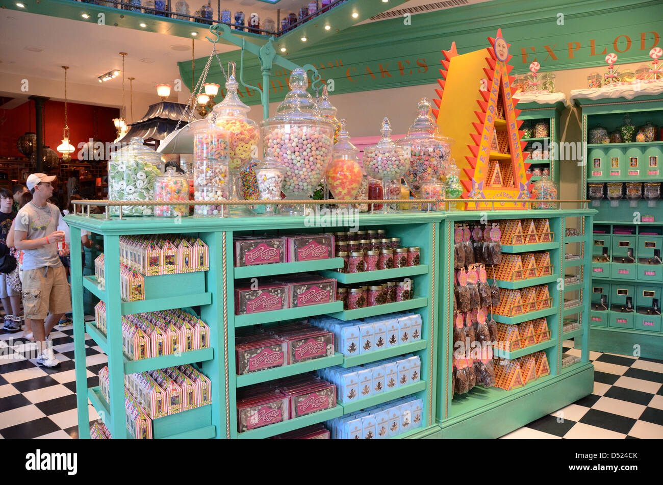 Inside honey dukes at the Wizarding World of Harry Potter Universal ...