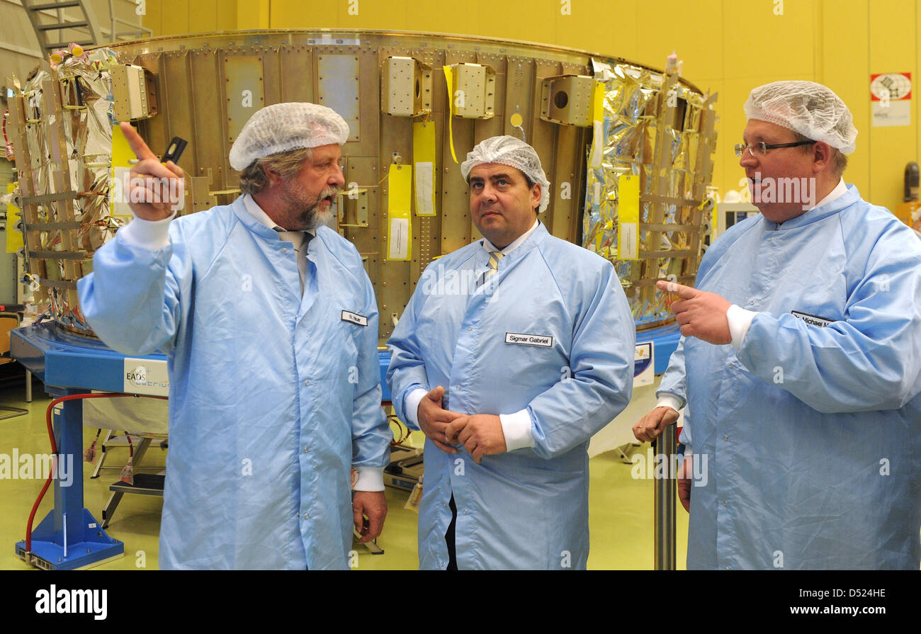 Wolfgang Heuer L And Michael Menking R Of Eads Astrium Explain Stock Photo Alamy