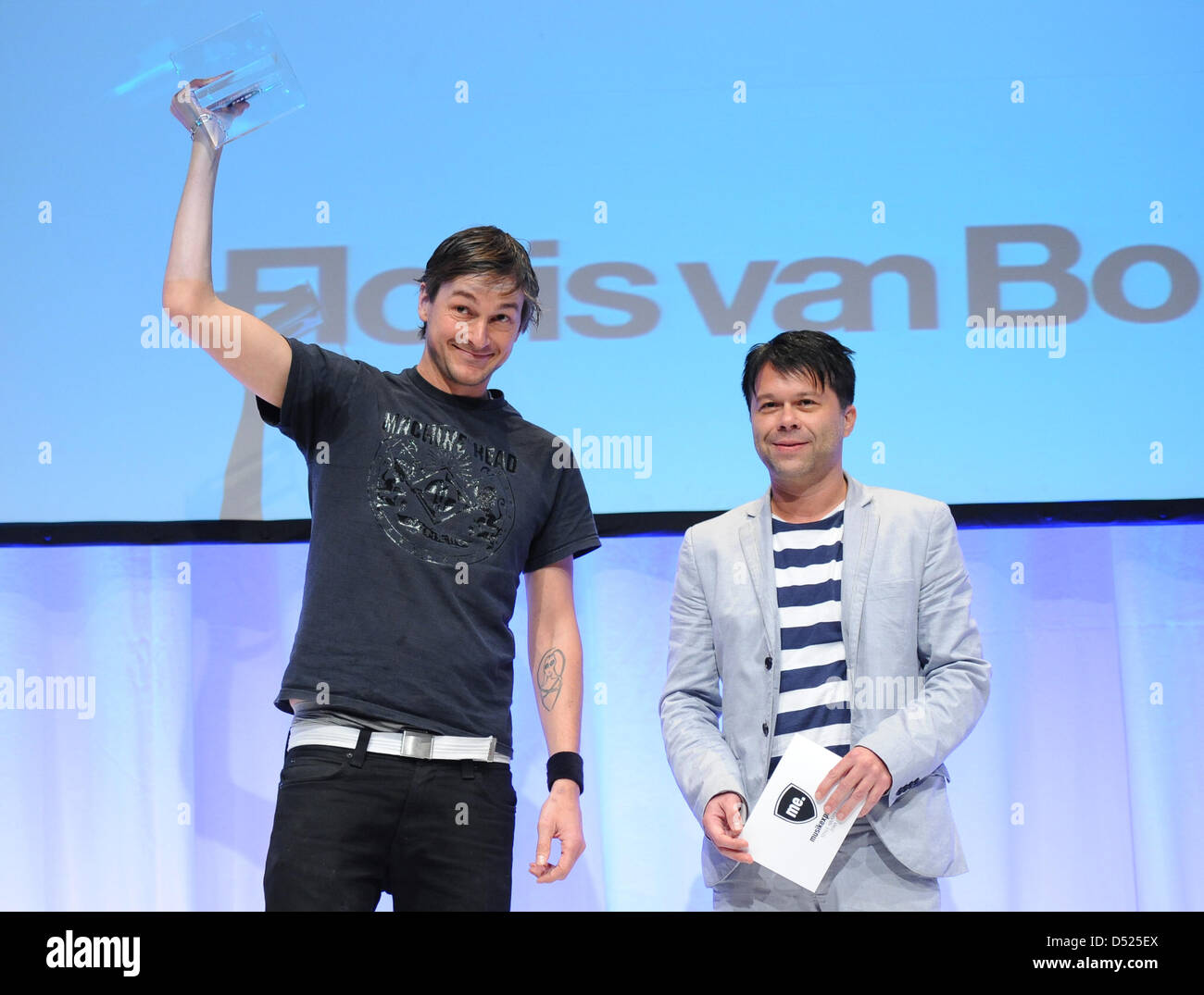 Dutch fashion designer Floris van Bommel (L) receives the Musikexpress  Style Award category 'Shoes' in Berlin, Germany, 18 October 2010. Photo:  Britta Pedersen Stock Photo - Alamy