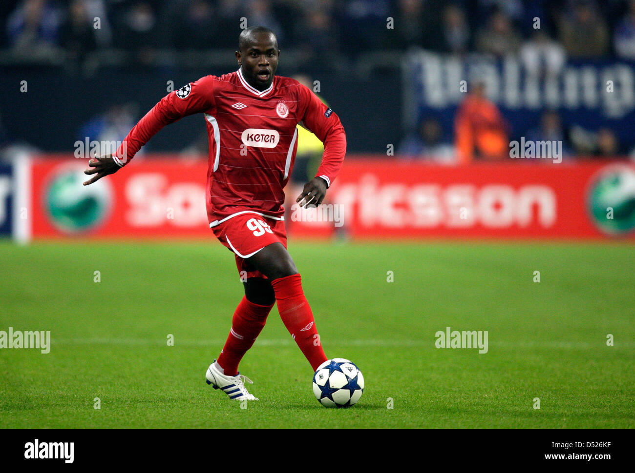 Tel Aviv's Toto Tamuz controls the ball during the Champions League Stock  Photo - Alamy