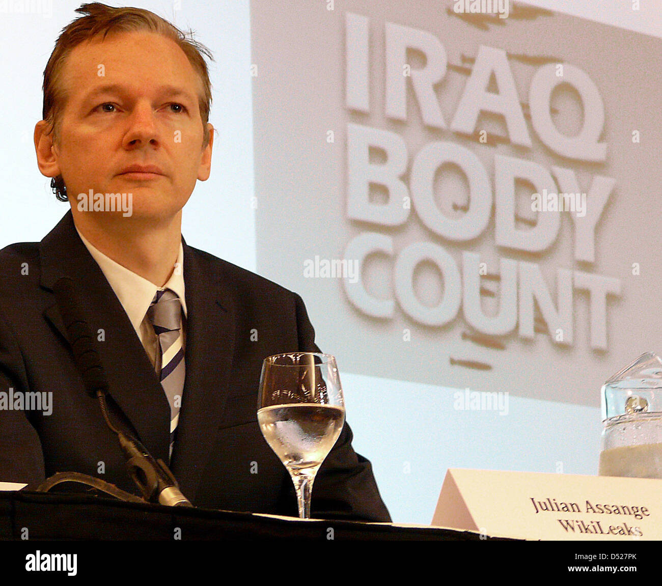 Wikileaks founder Julian Assange speaks during a joint press conference in South London, Britain, 23 October 2010. A total of 400 000 new American military documents have been exposed by Wikileaks website. The files include torture details of Iraqis and how the abuse of detainees by Iraqi police was ignored by the US forces. Foto:  Cordula  Donhauser Stock Photo