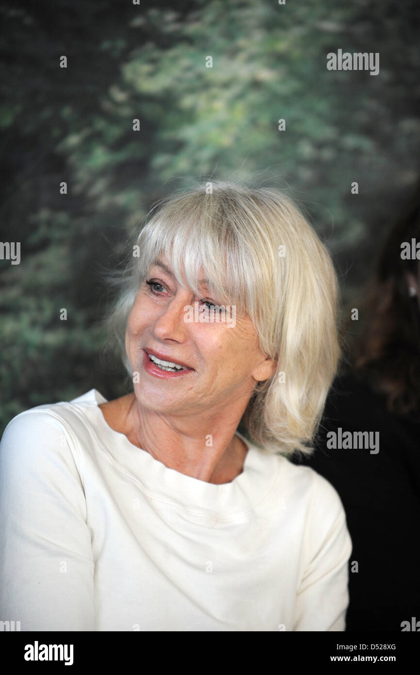 British actress Helen Mirren smiles during a photo call on the film 'The Door' in Cologne, Germany, 26 October 2010. The German-Hungarian co-production on the life of two women and their desire for mutual understanding is currently in production. Photo: Joerg Carstensen Stock Photo