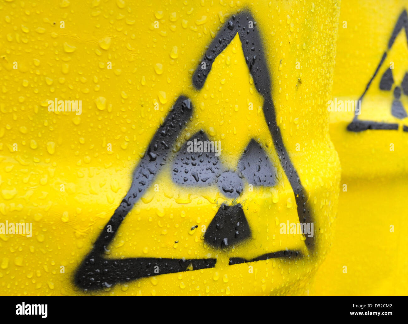 Barrels with symbols indicating radioactive substances are covered in rain in Klein Gusborn, Germany, 04 November 2010. Symbols against the upcoming CASTOR transport can be found in several places in the Wendland. Photo: Philipp Schulze Stock Photo