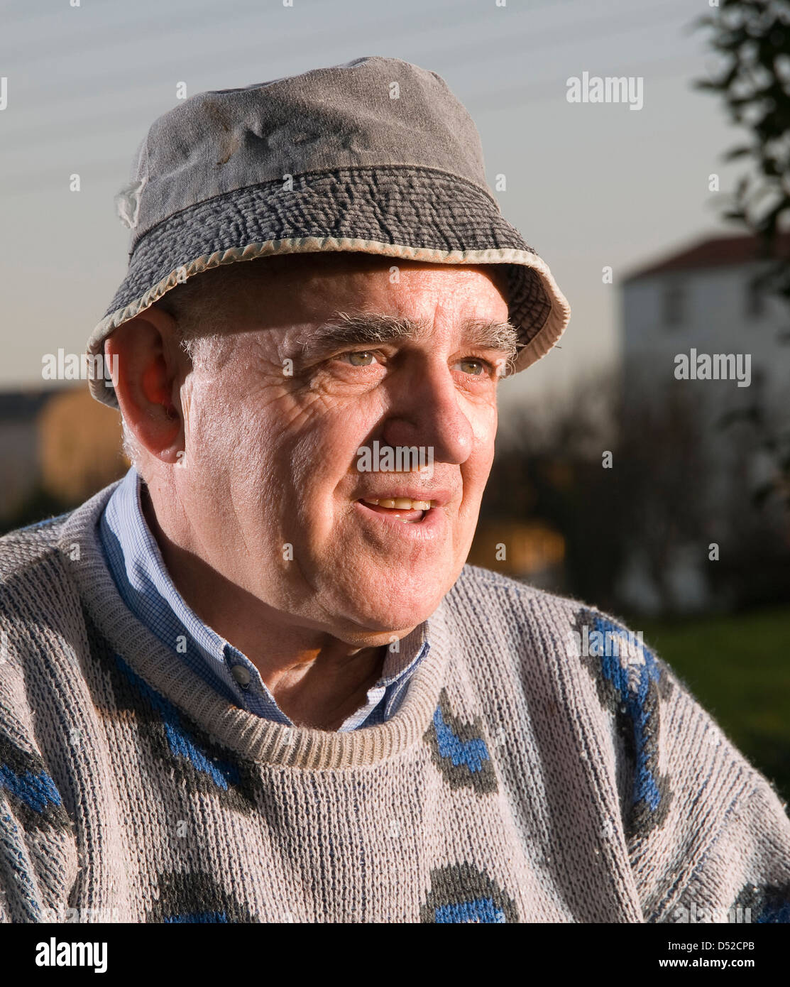 Farmer man hat hi-res stock photography and images - Alamy