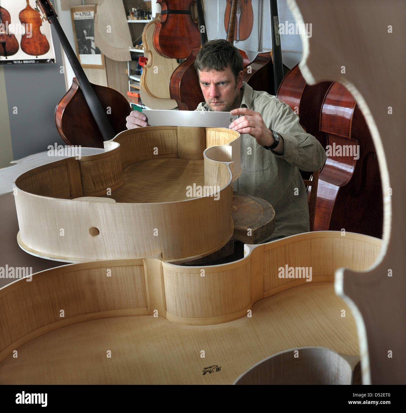 Instrument master builder Bjoern Stoll manufactures premium double-basses and cellos in his workshop in Markneukirchen, Germany, 16 February 2010. The Vogtland region has been for more than 350 years a worldwide unique area with high-class instrument master builders in and around Markneukirchen and Klingenthal. Photo: Wolfgang Thieme Stock Photo