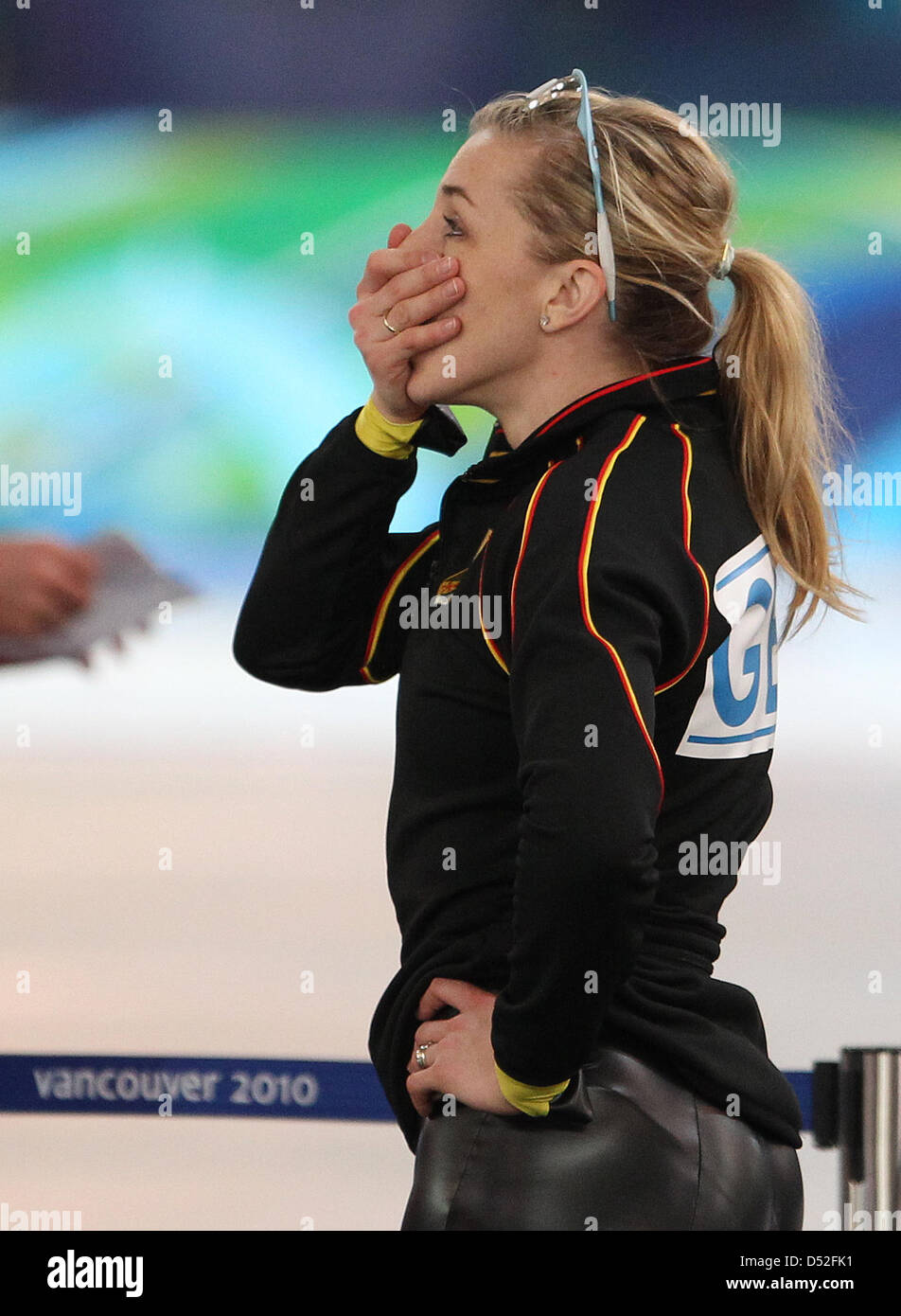 Anni Friesinger-Postma of Germany watches at the results after the Speed Skating Women's team pursuit quarterfinal at the Richmond Olympic Oval during the Vancouver 2010 Olympic Games, Vancouver, Canada, 26 February 2010. Photo: Daniel Karmann  +++(c) dpa - Bildfunk+++ Stock Photo