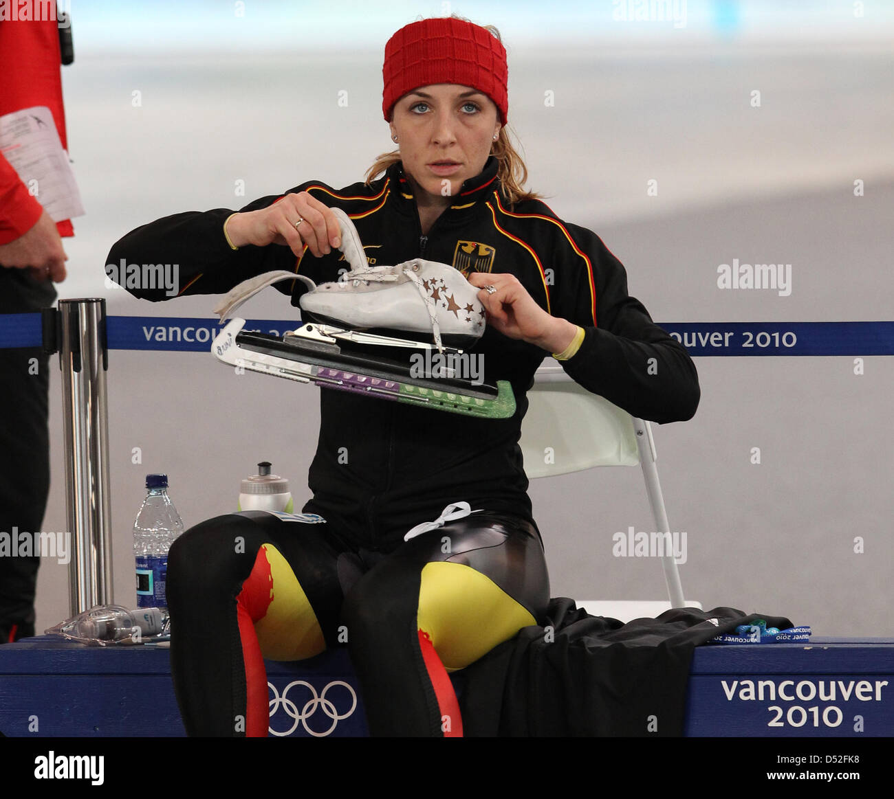Anni Friesinger-Postma of Germany prepares for the Speed Skating Women's team pursuit quarterfinal at the Richmond Olympic Oval during the Vancouver 2010 Olympic Games, Vancouver, Canada, 26 February 2010. Photo: Daniel Karmann  +++(c) dpa - Bildfunk+++ Stock Photo