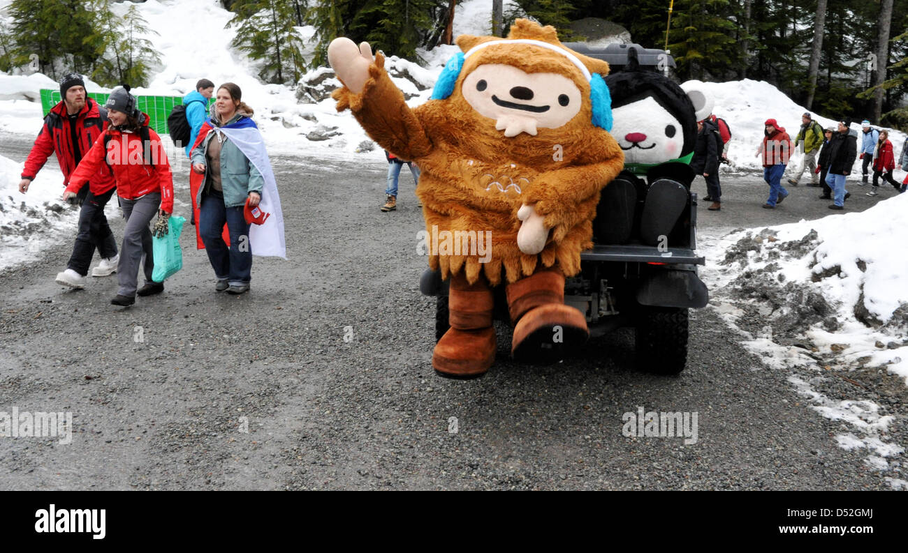 Mascot Quatchi and Miga of the Olympic Games sit on a transport car during Men's 50 km Cross Country Skiing during the Vancouver 2010 Olympic Games, Whistler, Canada, 28 February 2010. Photo: Peter Kneffel  +++(c) dpa - Bildfunk+++ Stock Photo