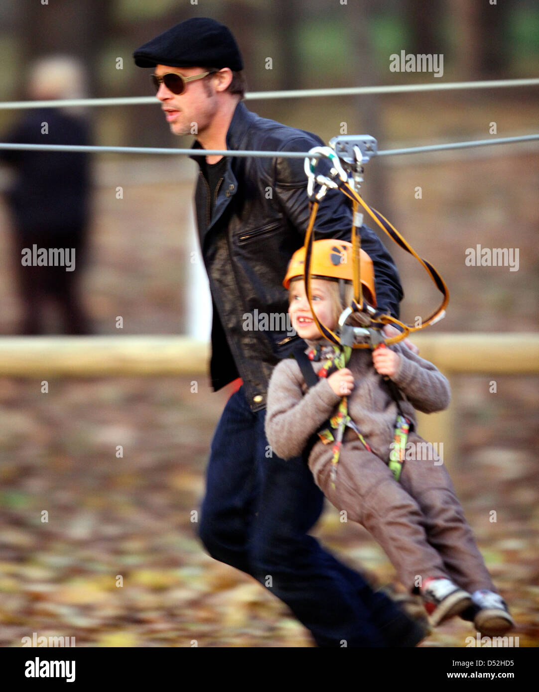 Brad pitt angelina jolie family hi-res stock photography and images - Page  2 - Alamy