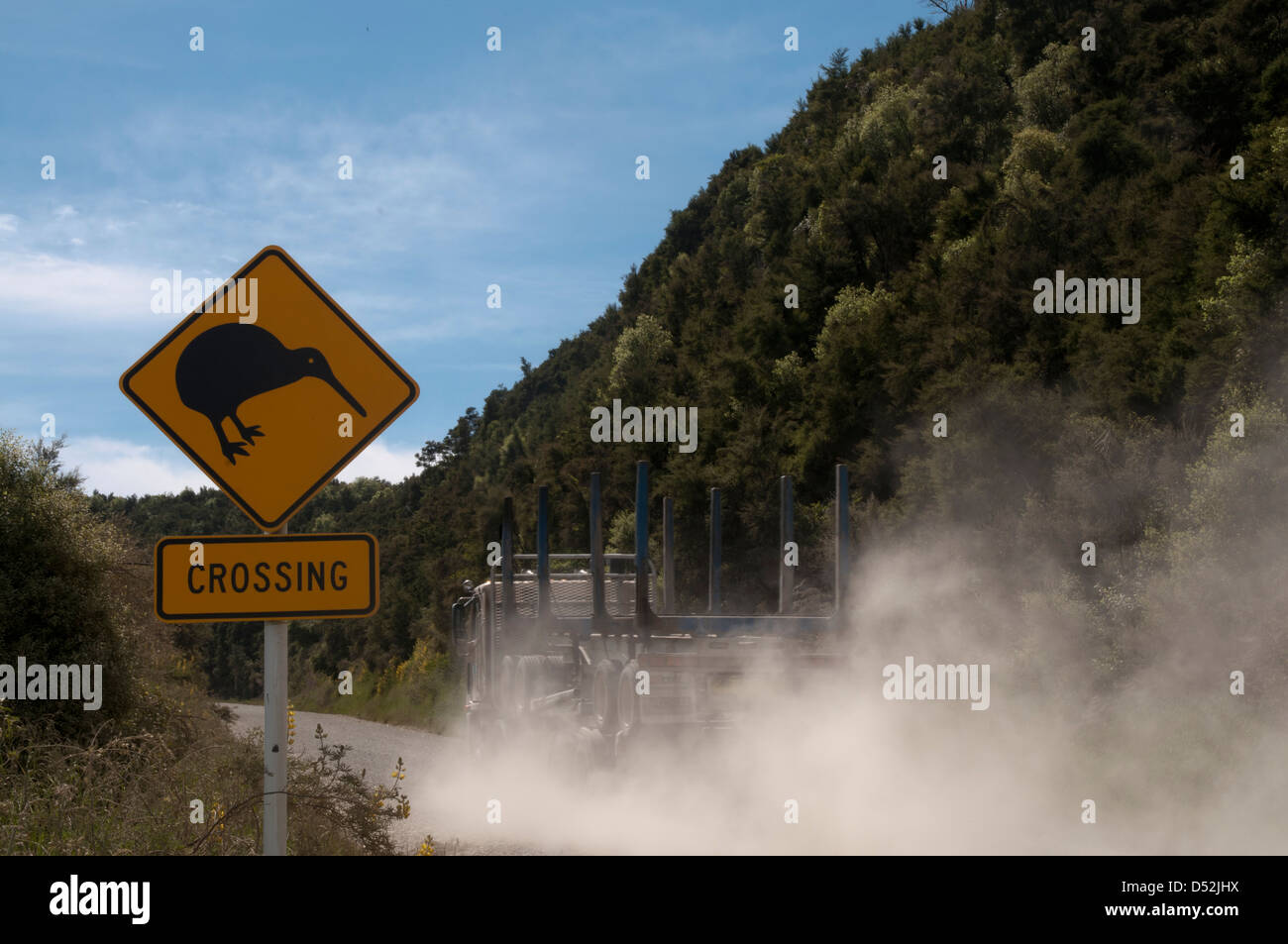 Sometimes traffic signs in New Zealand warn drivers Kiwi birds could cross the road.  Achtung: Kiwi-Vögel kreuzen Stock Photo
