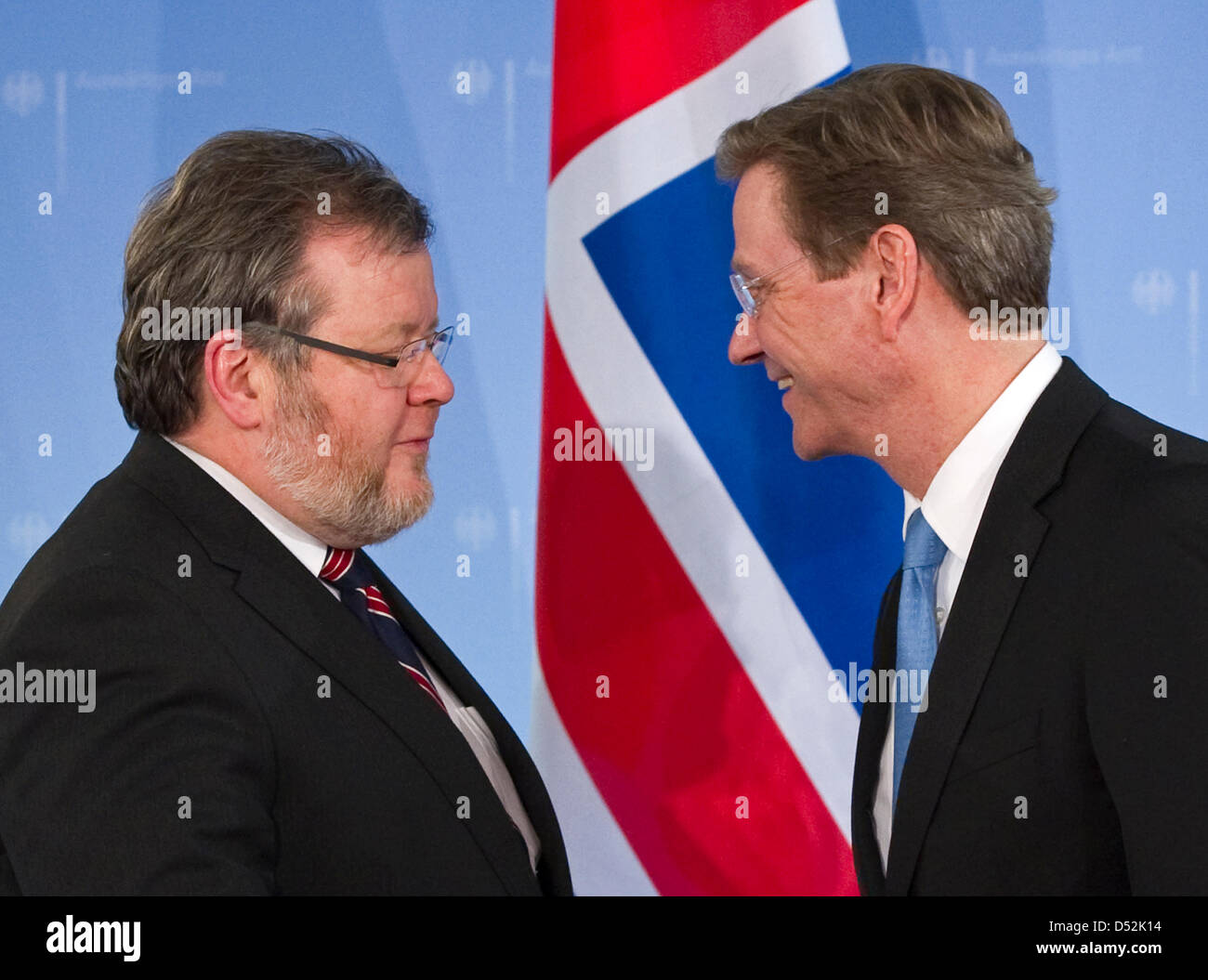 German Foreign Minister Guido Westerwelle (R) and his Icelandic counterpart Ossur Skarphedinsson (L) shake hands in the Foreign Office of Gerlin, Germany, 04 March 2010. Both met for talks on European and international topics. Photo: ARNO BURGI Stock Photo