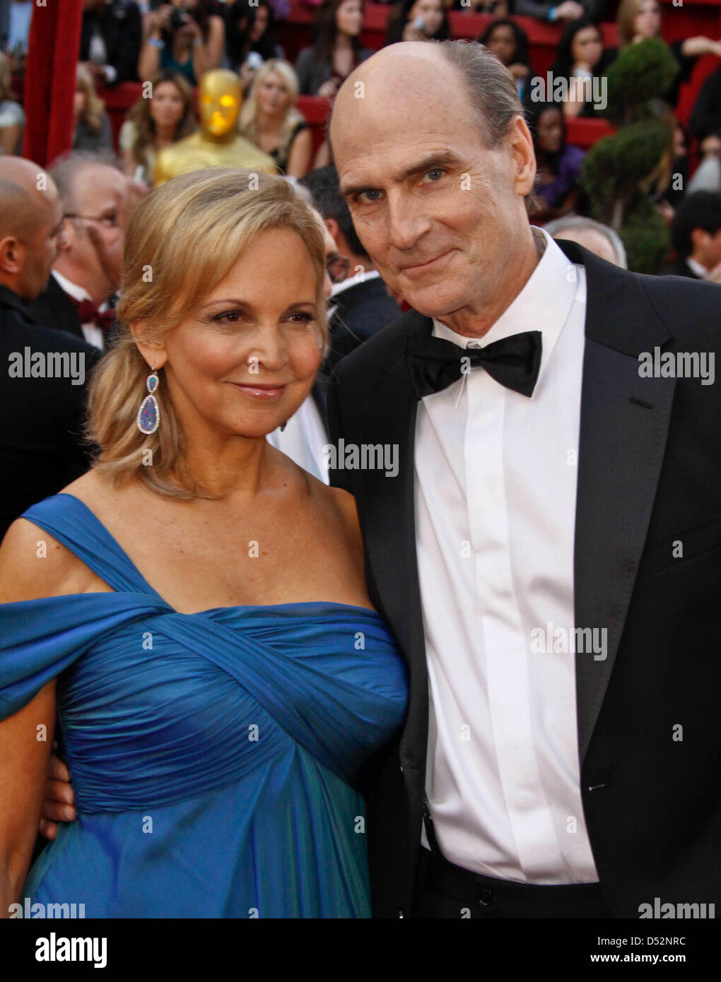 US musician James Taylor and his wife Caroline Taylor arrive on the red carpet during the 82nd Annual Academy Awards at the Kodak Theatre in Hollywood, USA, 07 March 2010. The Oscars are awarded for outstanding individual or collective efforts in up to 25 categories in filmmaking. Photo: HUBERT BOESL Stock Photo