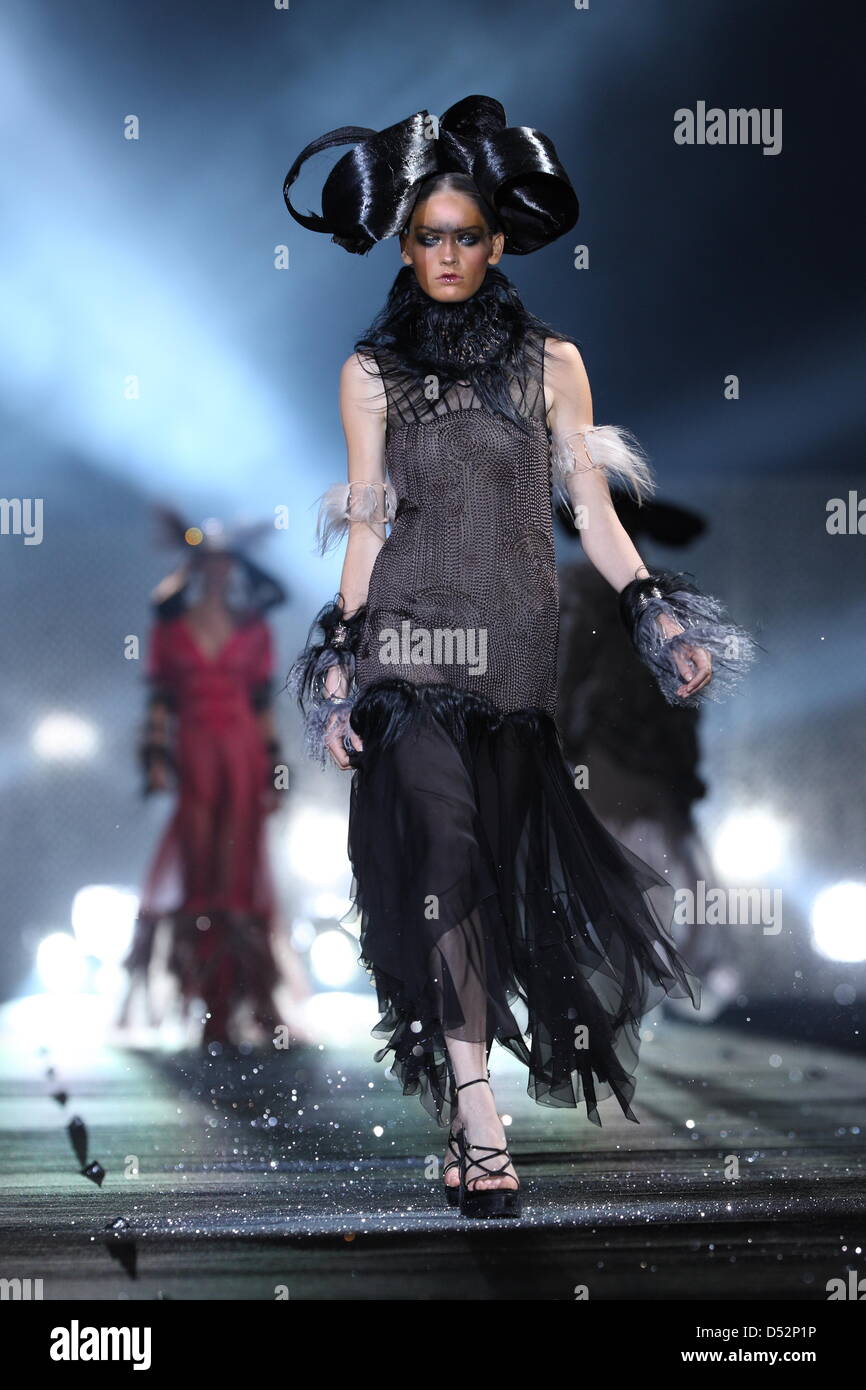 Paris Fashion Week Fall/Winter 2010-2011: John Galliano 