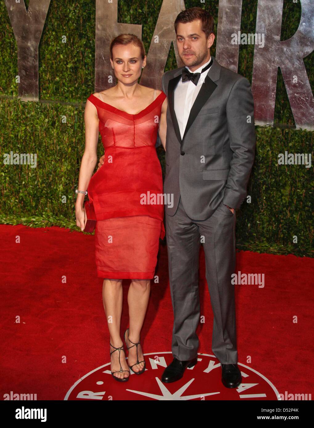 Actress Diane Kruger and Joshua Jackson arrive at the Vanity Fair Oscar Party at Sunset Tower in Los Angeles, USA, 07 March 2010. Photo: Hubert Boesl Stock Photo