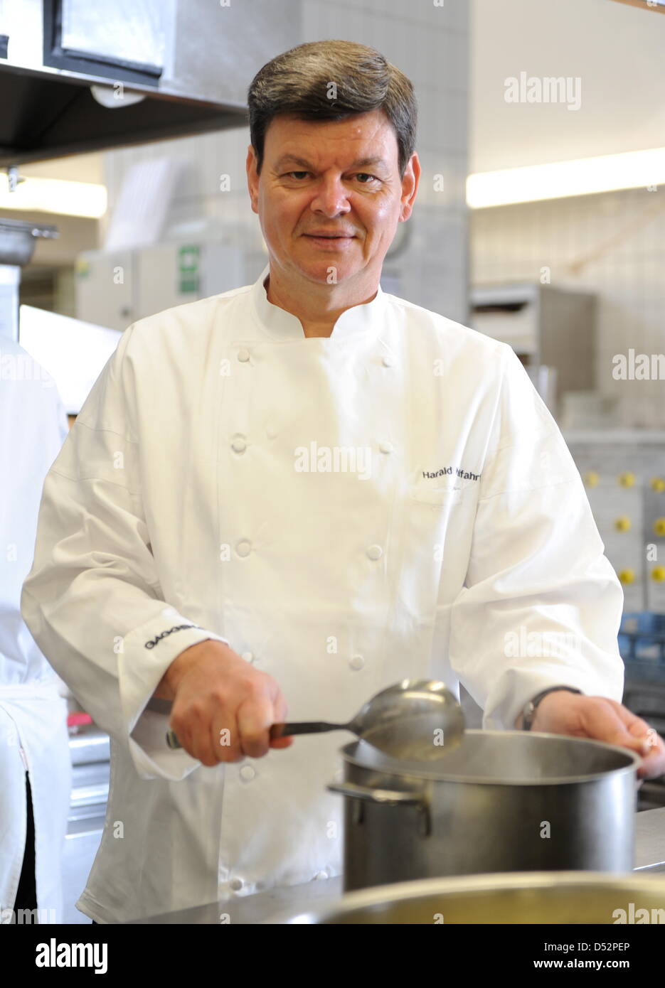 Three star cook Harald Wohlfahrt, considered to be Germany's best cook in the last years, at work at his 'Schwarzwaldstube' restaurant in Baiersbronn-Tonbach, Germany, 05 March 2010. Wohlfahrt is chef of Schwarzwaldstube since 1980. He earned himself his third 'Michelin' star in 1992. Photo: Bernd Weissbrod Stock Photo