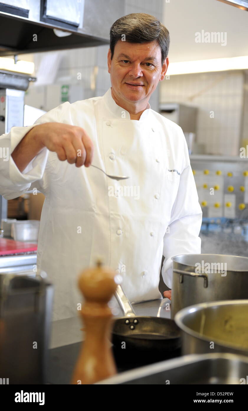 Three star cook Harald Wohlfahrt, considered to be Germany's best cook in the last years, at work at his 'Schwarzwaldstube' restaurant in Baiersbronn-Tonbach, Germany, 05 March 2010. Wohlfahrt is chef of Schwarzwaldstube since 1980. He earned himself his third 'Michelin' star in 1992. Photo: Bernd Weissbrod Stock Photo