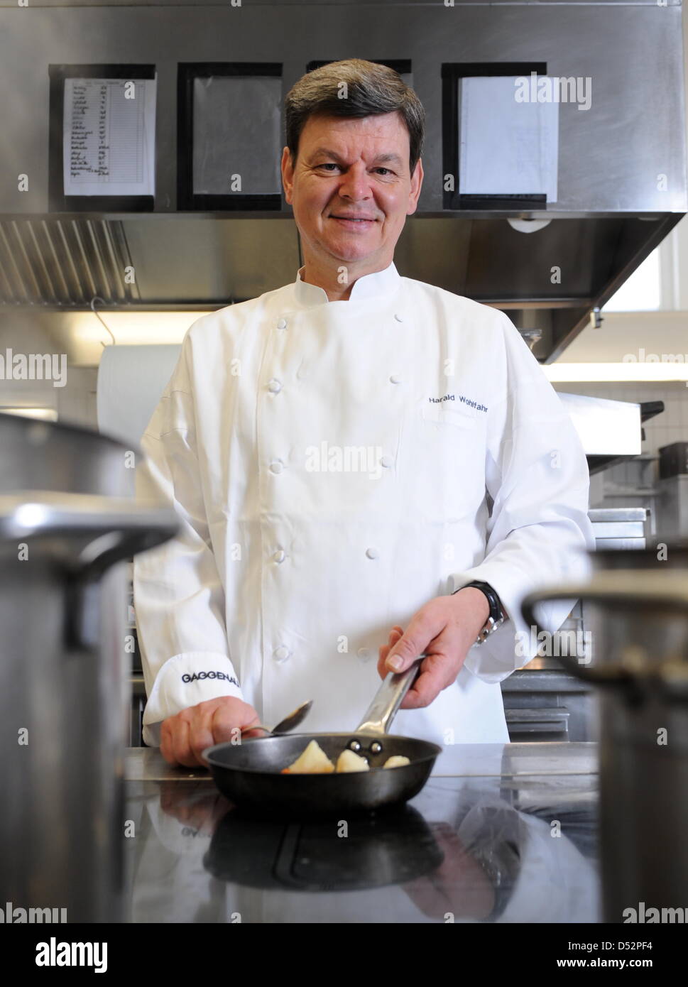 Three star cook Harald Wohlfahrt, considered to be Germany's best cook in the last years, at work at his 'Schwarzwaldstube' restaurant in Baiersbronn-Tonbach, Germany, 05 March 2010. Wohlfahrt is chef of Schwarzwaldstube since 1980. He earned himself his third 'Michelin' star in 1992. Photo: Bernd Weissbrod Stock Photo