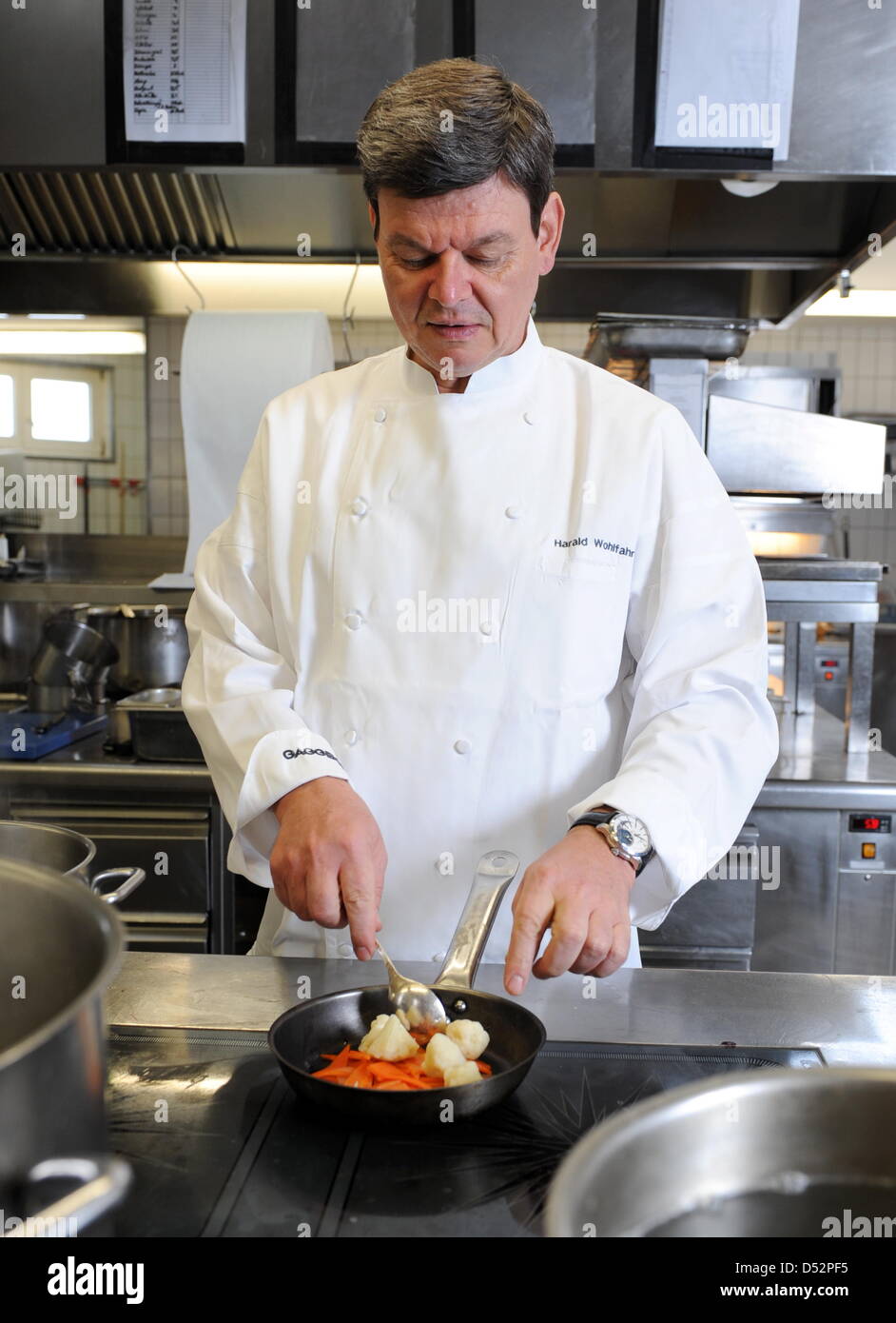 Three star cook Harald Wohlfahrt, considered to be Germany's best cook in the last years, at work at his 'Schwarzwaldstube' restaurant in Baiersbronn-Tonbach, Germany, 05 March 2010. Wohlfahrt is chef of Schwarzwaldstube since 1980. He earned himself his third 'Michelin' star in 1992. Photo: Bernd Weissbrod Stock Photo