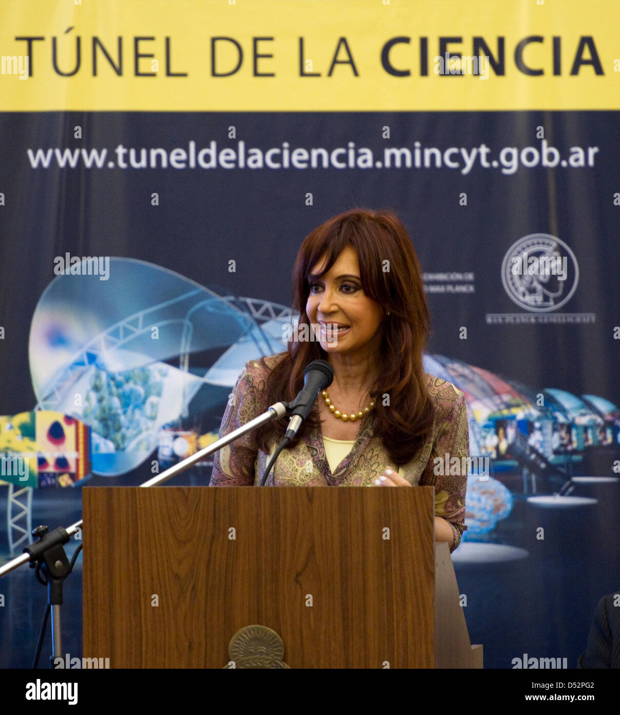 Argentine President Cristina Fernandez de Kirchner speaks at the opening ceremony of the 'Science Tunnel' of the Argentine Education Ministry in Buenos Aires, Argentina, 08 March 2010. Photo: ARNO BURGI Stock Photo