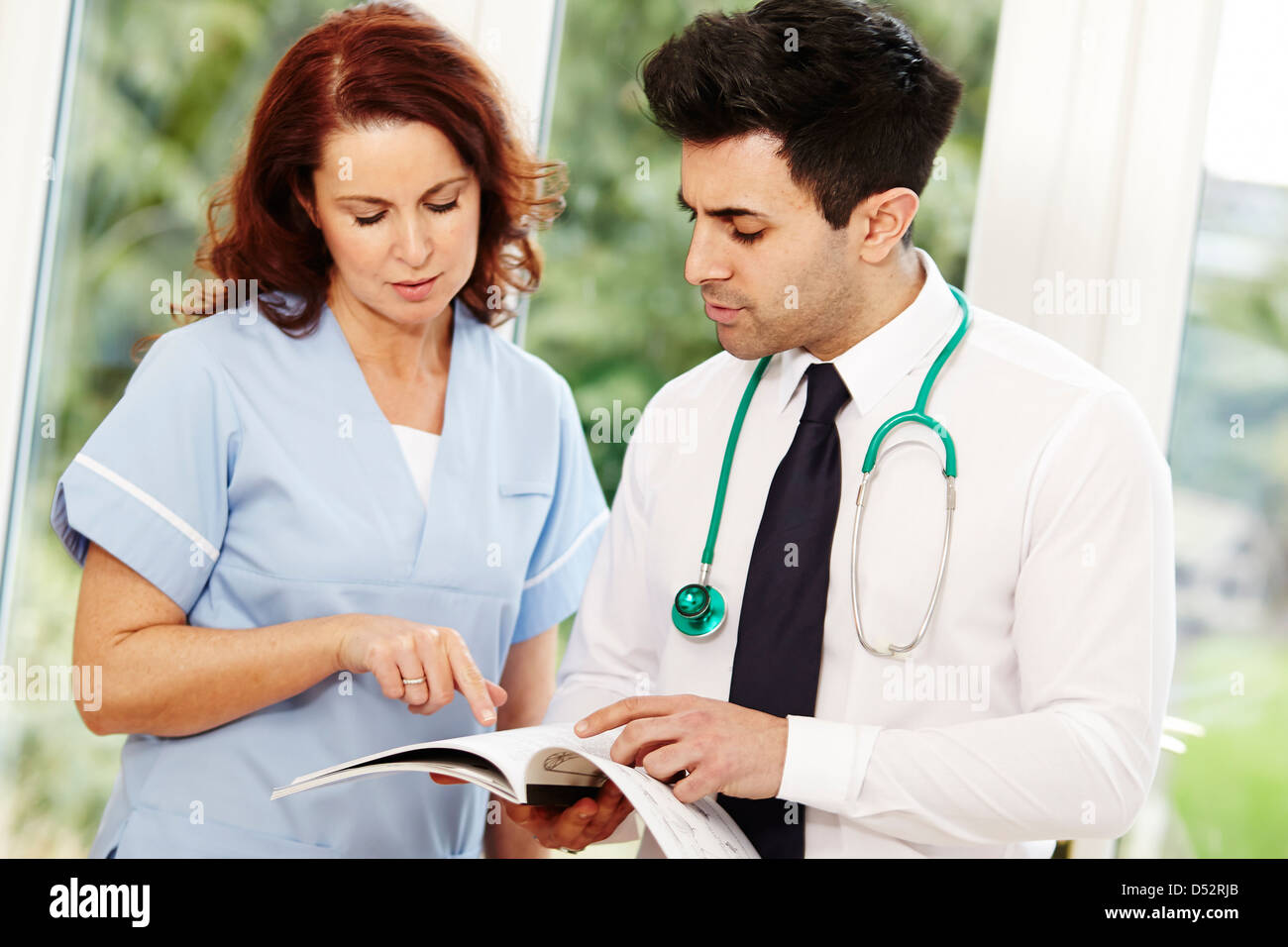 Doctor nurse hi-res stock photography and images - Alamy
