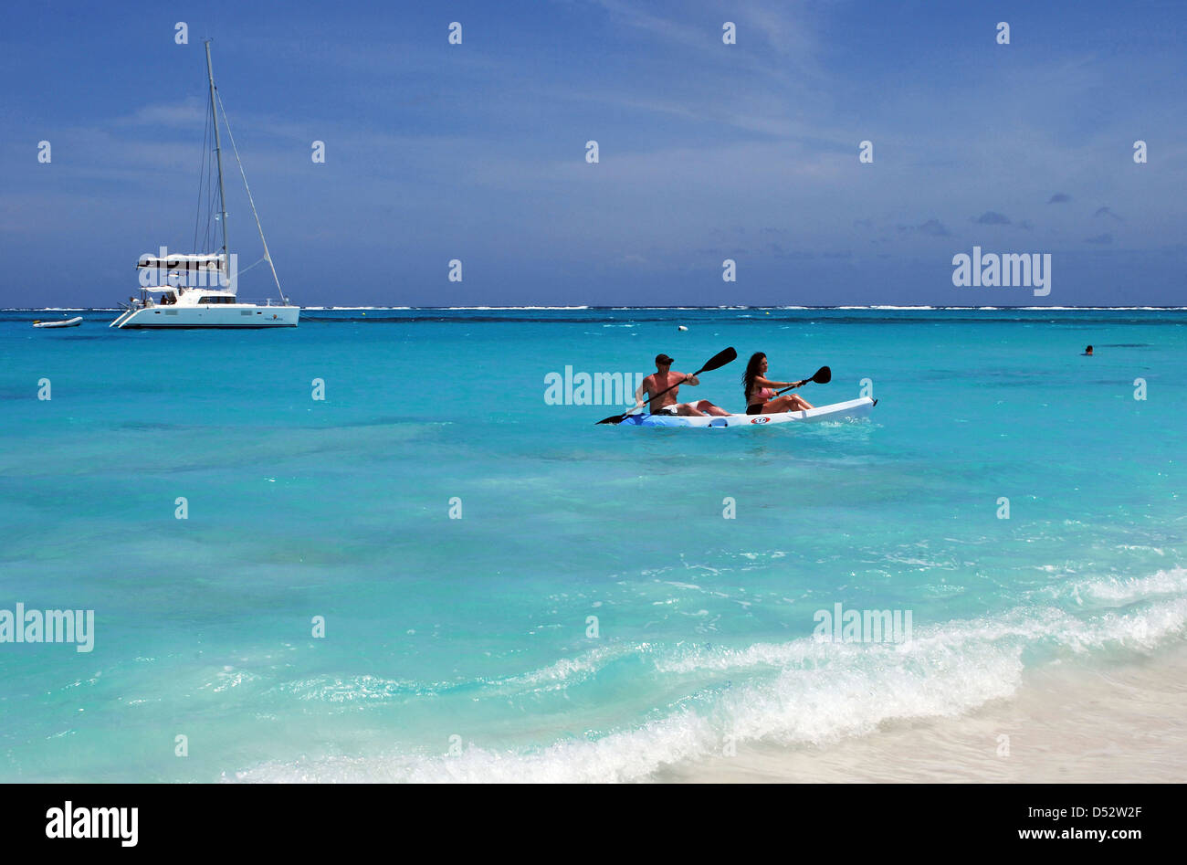 Kayaking the waters of Prickly Pear Island with Festiva Sailing Vacations (MR) Stock Photo