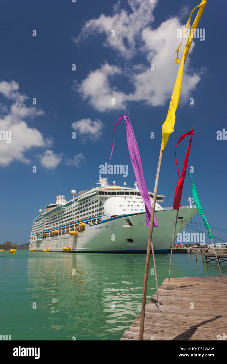 Antigua and Barbuda, Antigua, St. Johns, Heritage Quay, Cruise ship terminal Stock Photo