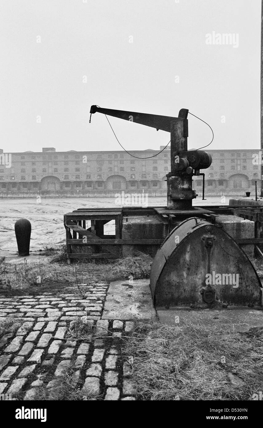 Albert Dock Liverpool Warehouse Black And White Stock Photos Images Alamy