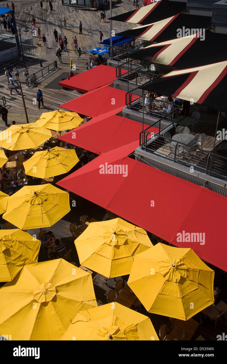 Yellow awnings hires stock photography and images Alamy