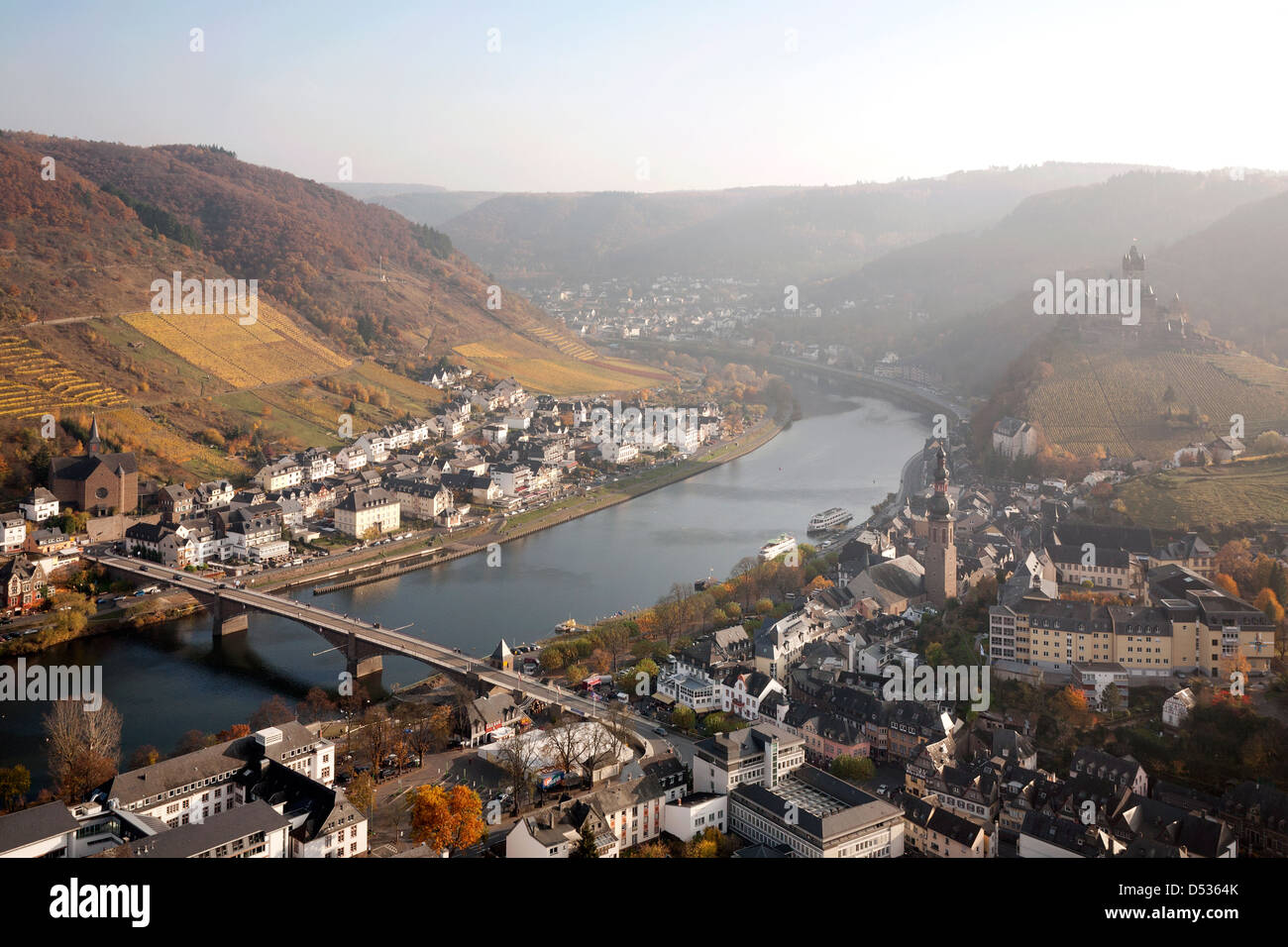 Cochem, Germany, look at the autumnal Moseltal Stock Photo