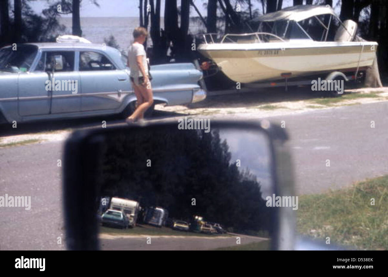 View showing visitors with their boat trailer at the Pahokee State Park
