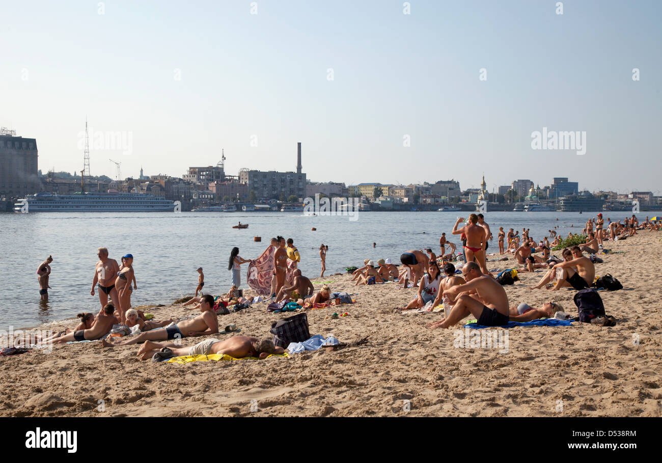 Kiev, Ukraine, city beach on the island Truchanow Stock Photo