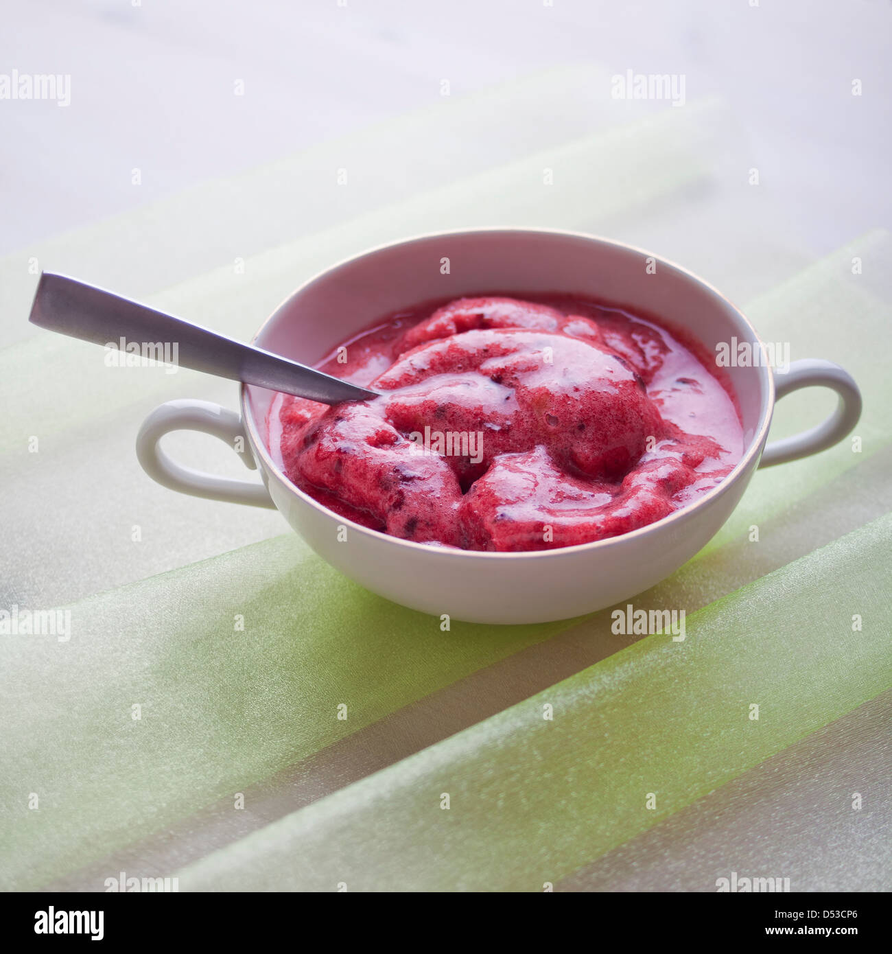 Blackberry and raspberry hi-res stock photography and images - Alamy